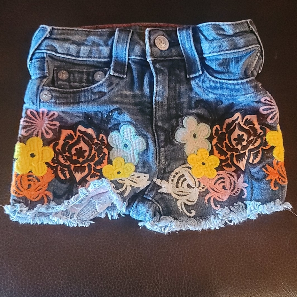 2T True Religion cut-off jean shorts Pebble wash